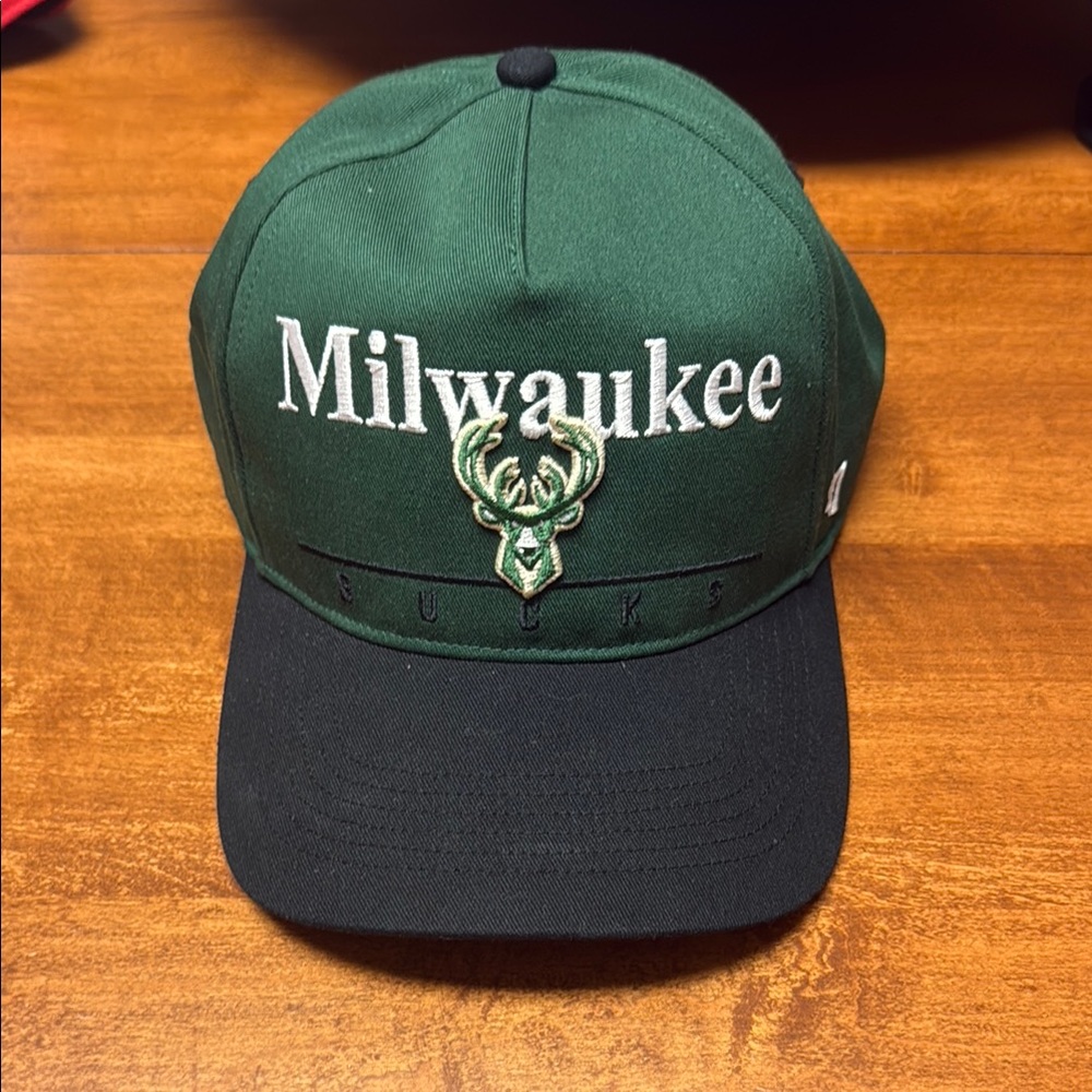 Milwaukee Bucks 47 Green and Black Hat Classic Accessories